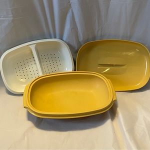 Vintage Tupperware oval steamer. Mustard yellow. Excellent condition!